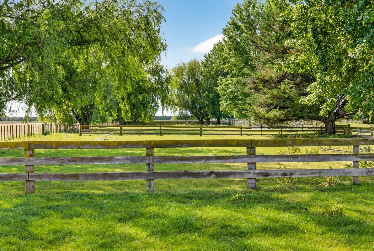 30 Ulyatt Road, Meeanee, Napier - Carousel 23