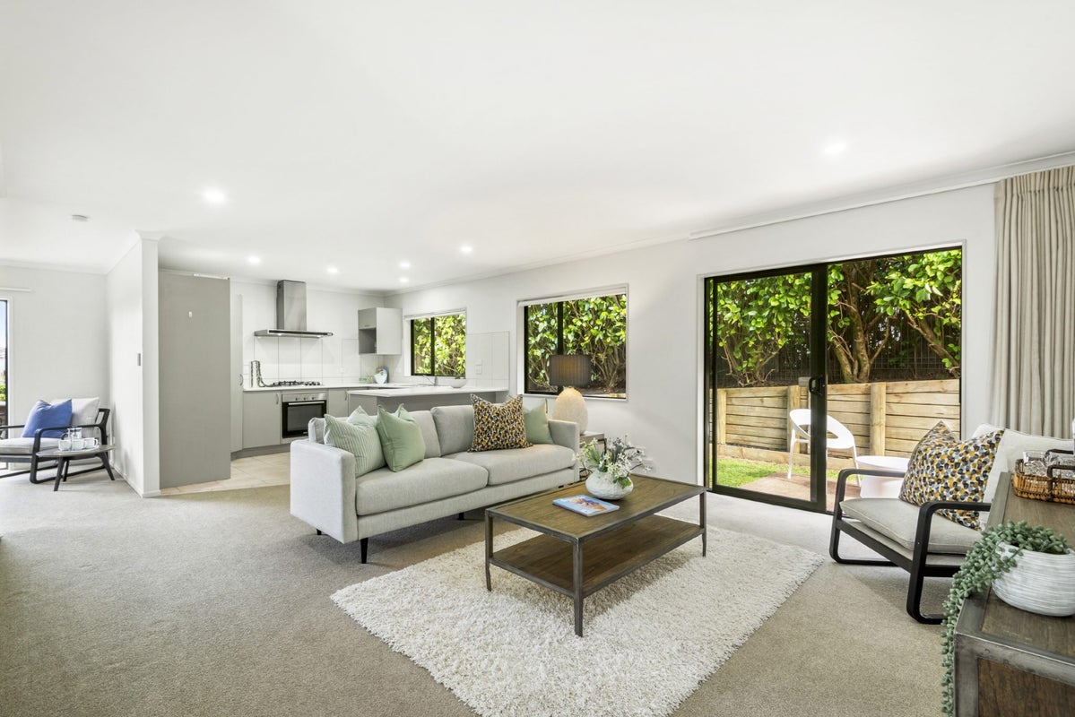 44 Killybegs Drive, Pinehill, Auckland - Carousel 1