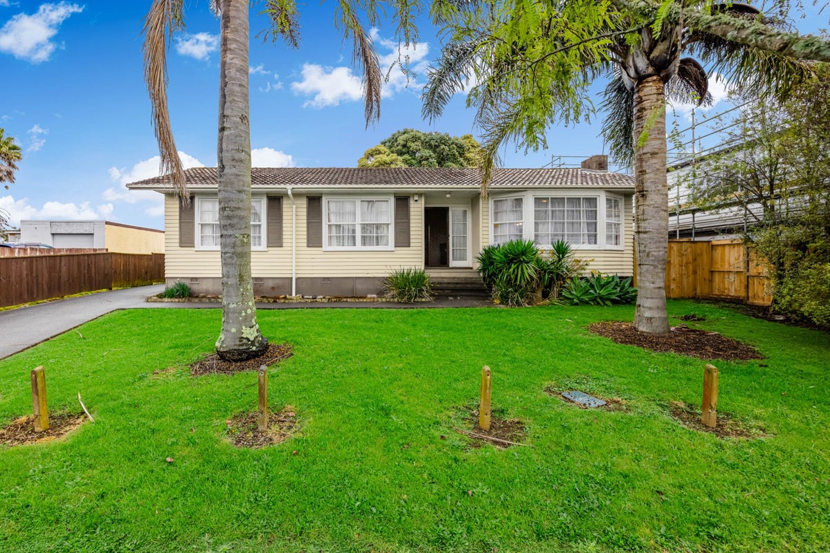 44 Heybridge Street, Manurewa, Auckland - Carousel 1