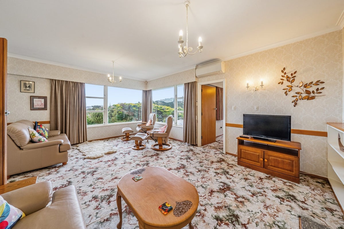 5 Vista Grove, Kelson, Lower Hutt - Carousel 2
