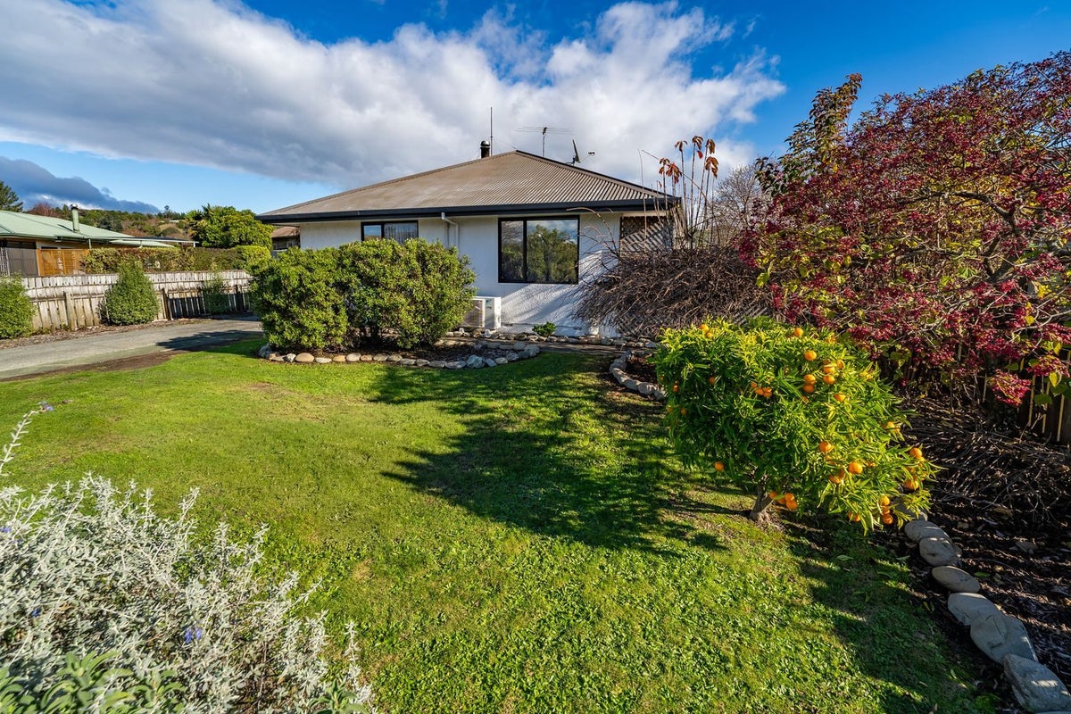 17D Martin Avenue, Wakefield - Carousel 1
