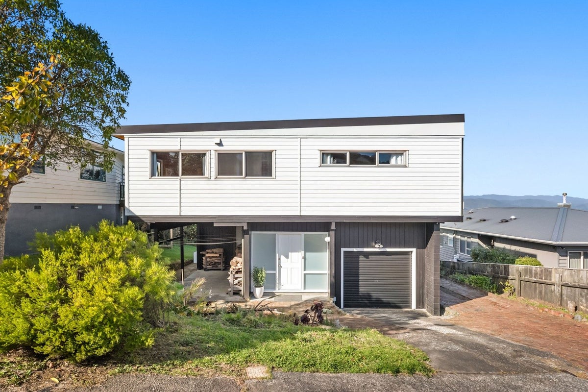 12 Laurel Grove, Maungaraki, Lower Hutt - Carousel 1