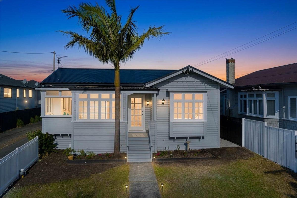 116 Hutchinson Avenue, New Lynn, Auckland - Carousel 2