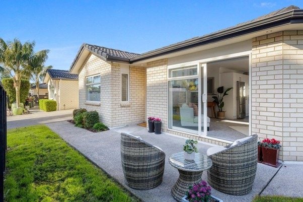 11 Annalise Place, Orewa, Orewa - Carousel 1