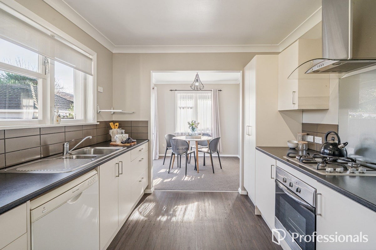 35 Golders Road, Elderslea, Upper Hutt - Carousel 2