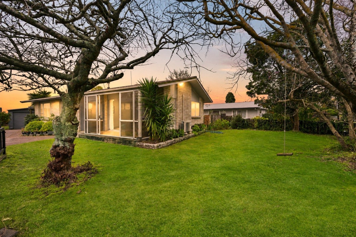 13 Cowen Place, Chartwell, Hamilton - Carousel 1