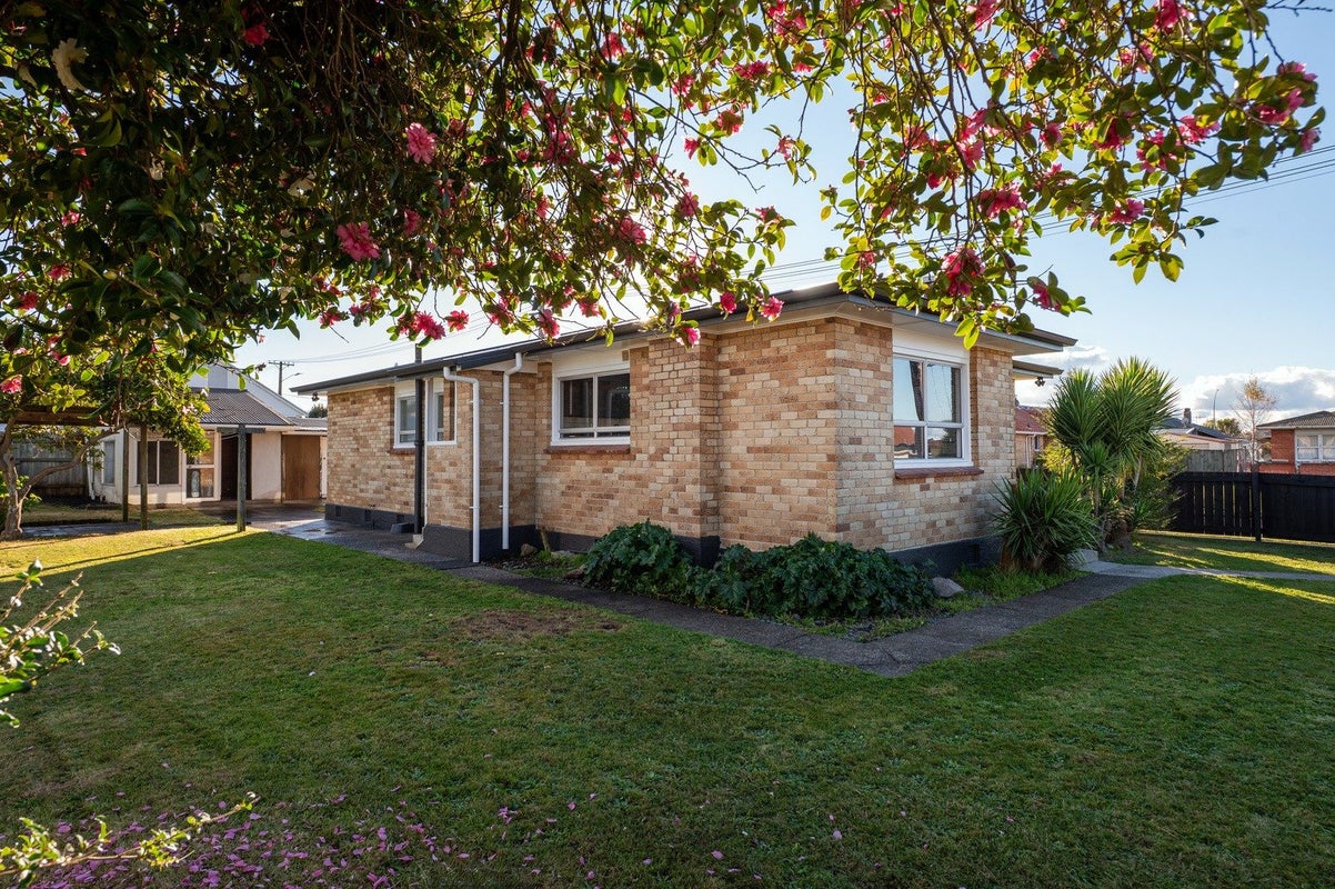 1 Kevin Street, Glenholme, Rotorua - Carousel 2