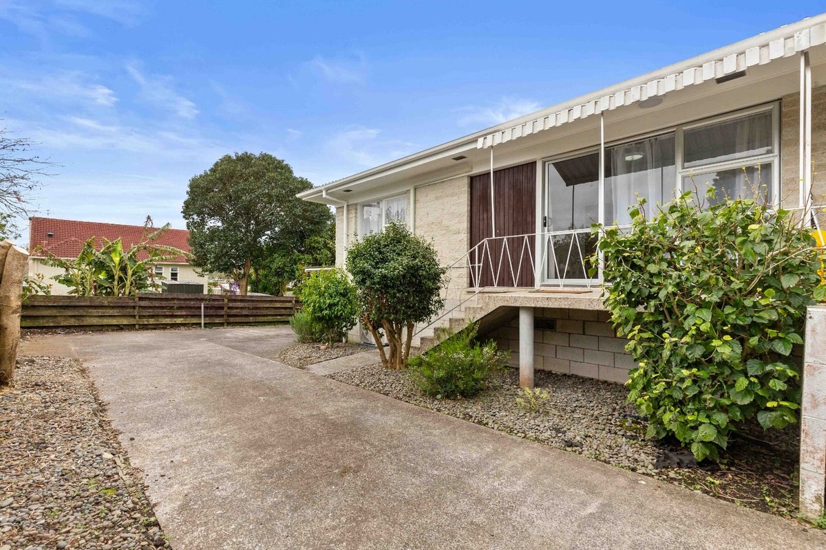 3/4 Cambourne Road, Sandringham, Auckland - Carousel 1