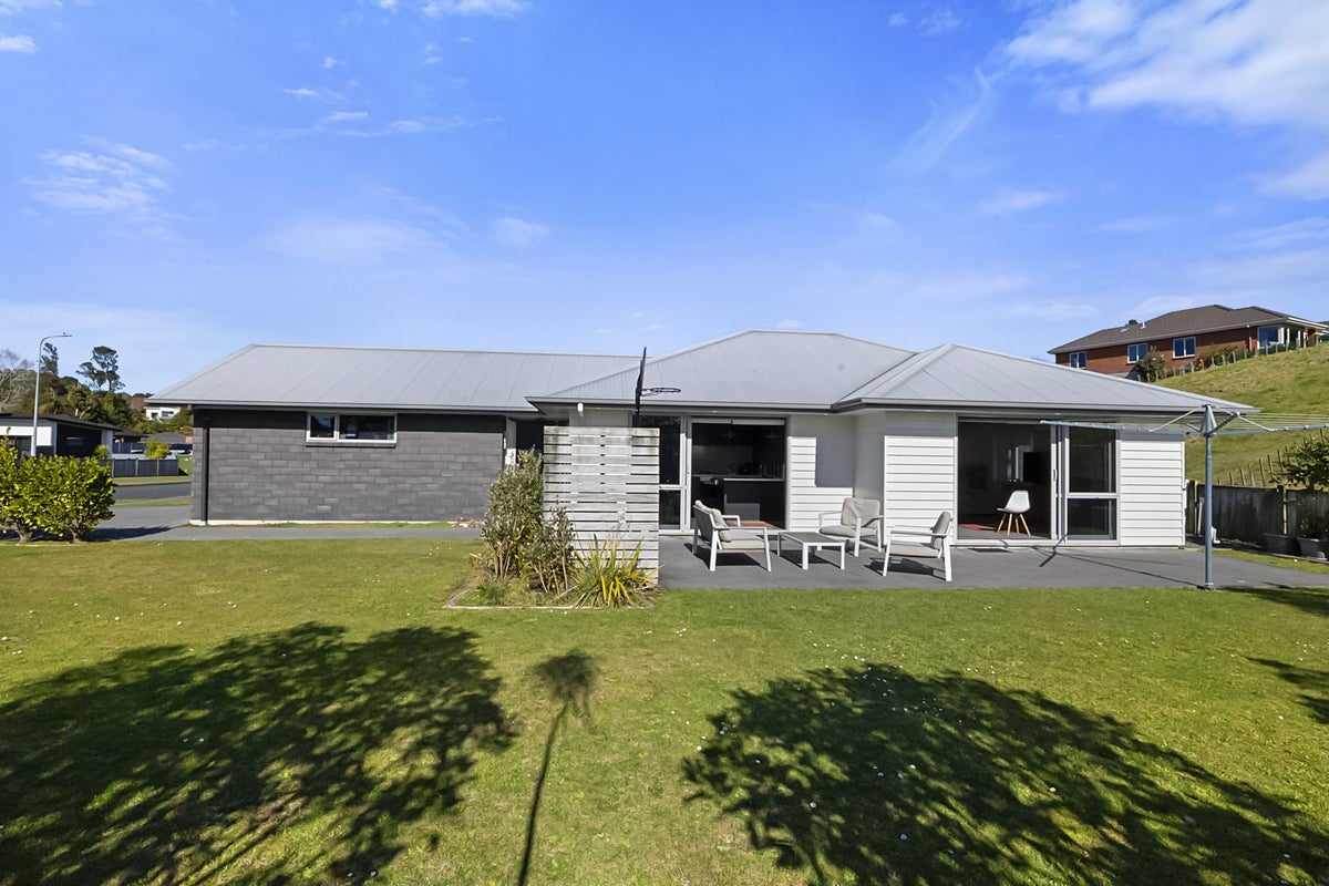 38 Cyrus Street, Whalers Gate, New Plymouth - Carousel 2