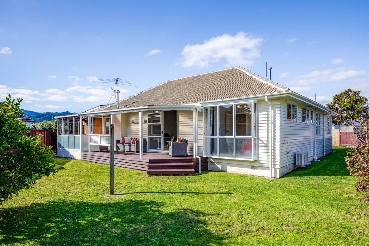 99 Thackeray Street, Trentham, Upper Hutt - Carousel 1
