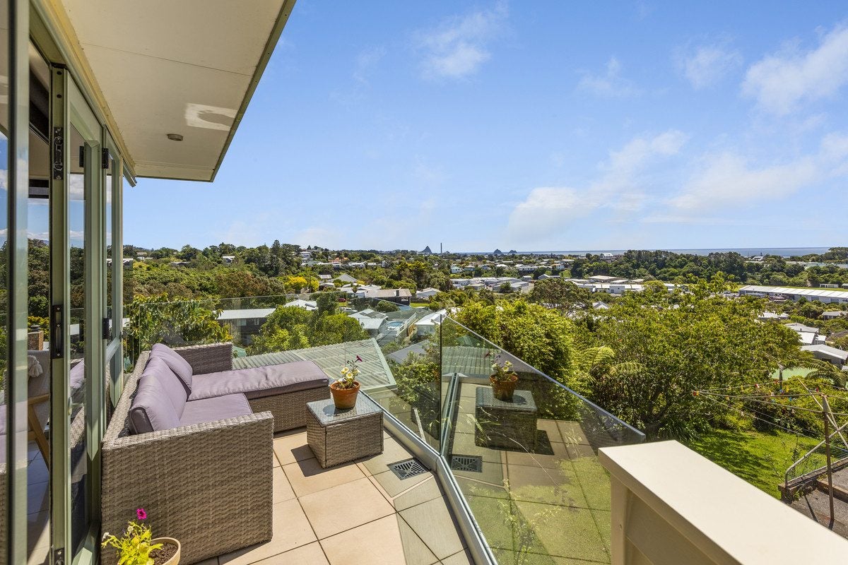 3A Hillcrest Street, Glen Avon, New Plymouth - Carousel 2