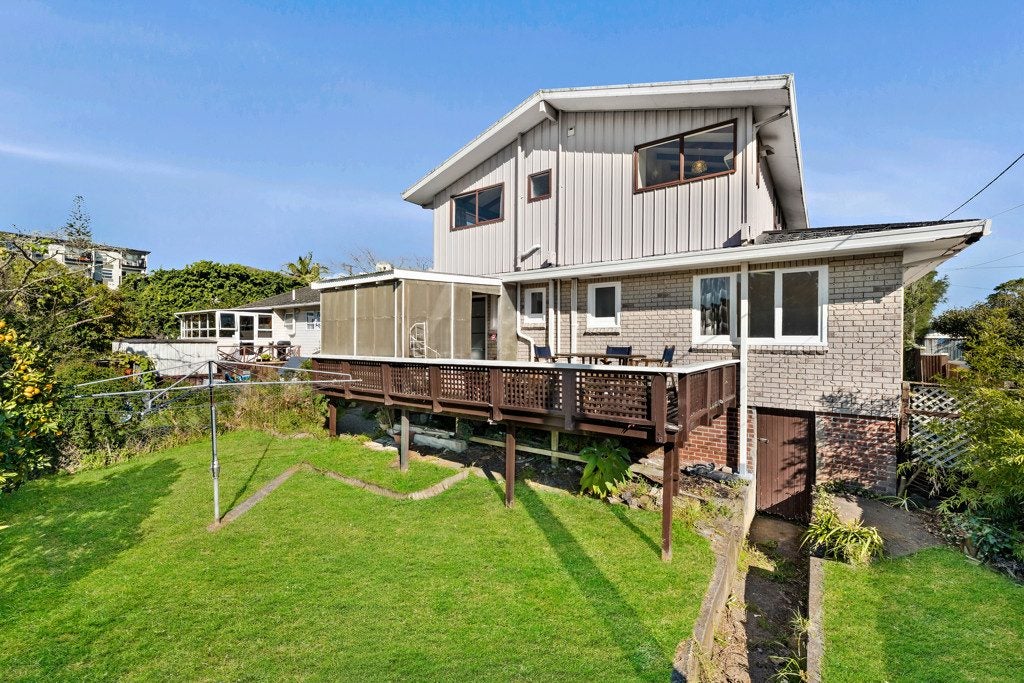 1/27 Kaipatiki Road, Glenfield, Auckland - Carousel 2