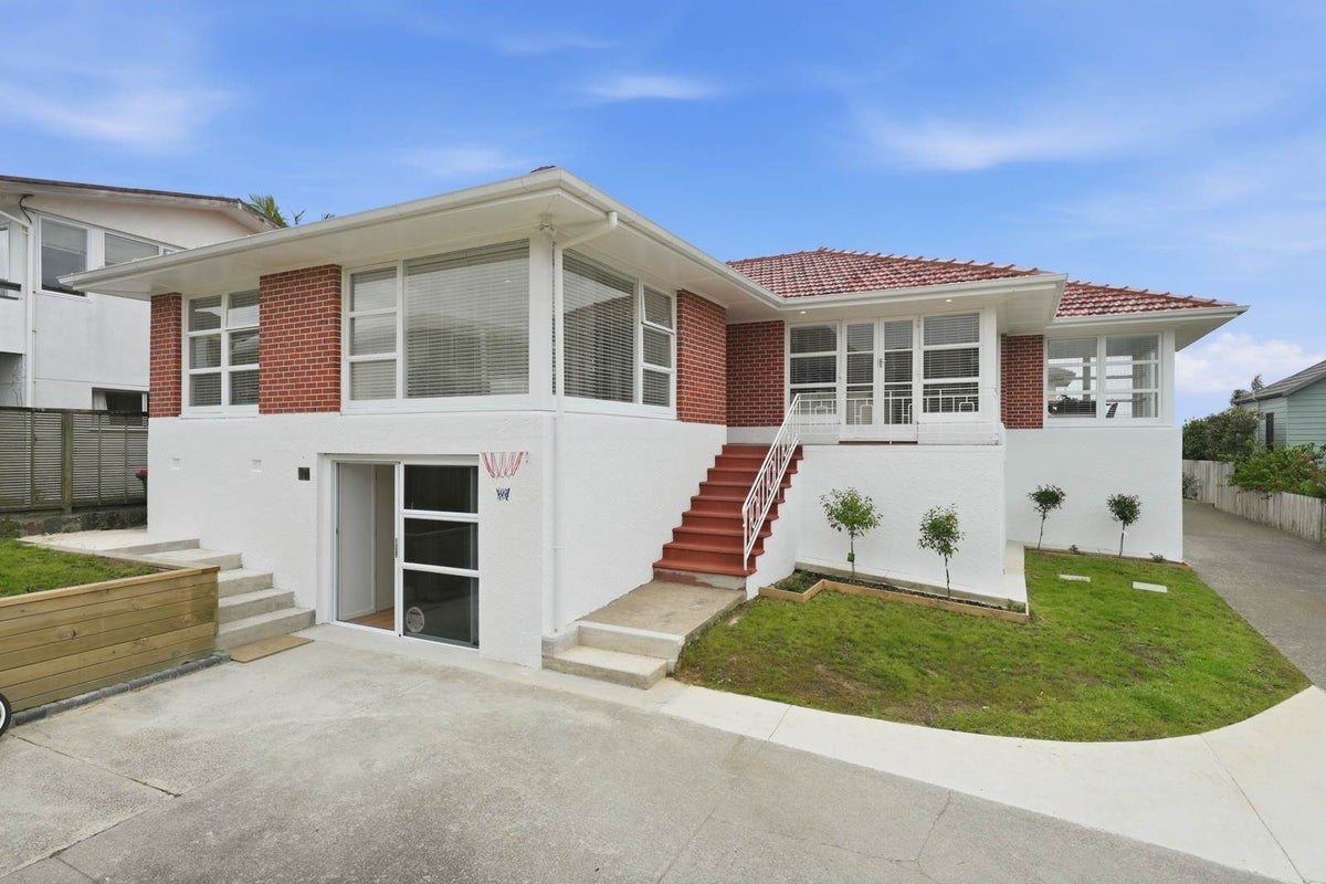 21 Devon Road, Bucklands Beach, Auckland - Carousel 1