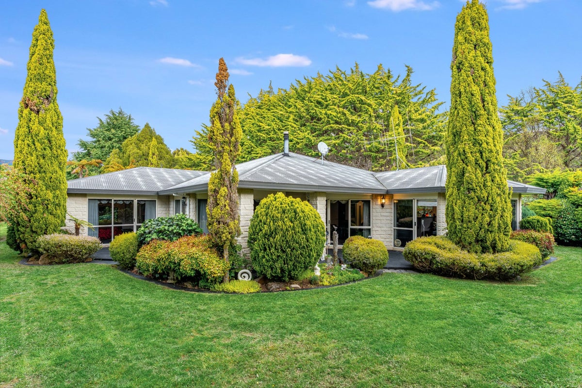 60 Emerald Hill Drive, Birchville, Upper Hutt - Carousel 1