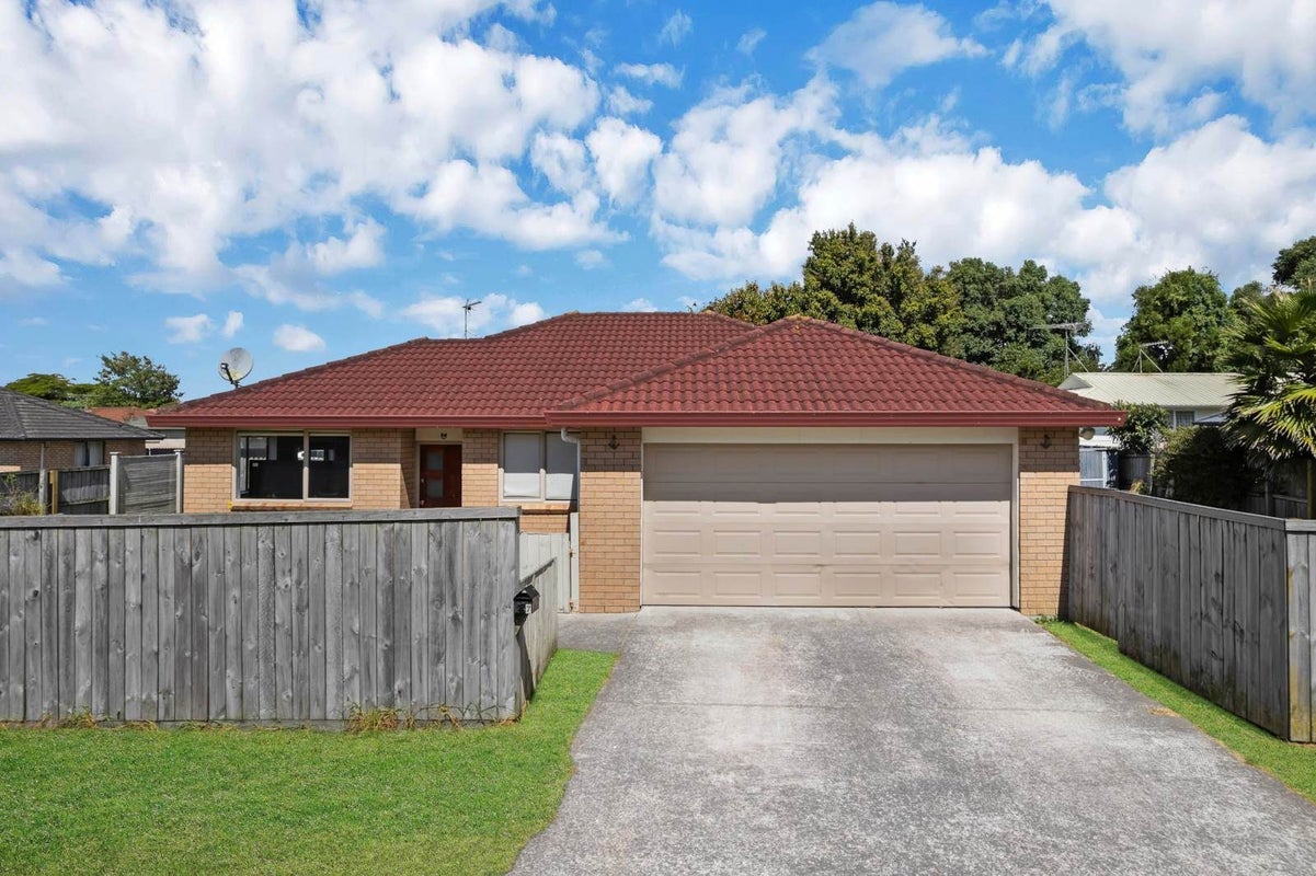 7 Scotts Field Drive, Takanini, Auckland - Carousel 1