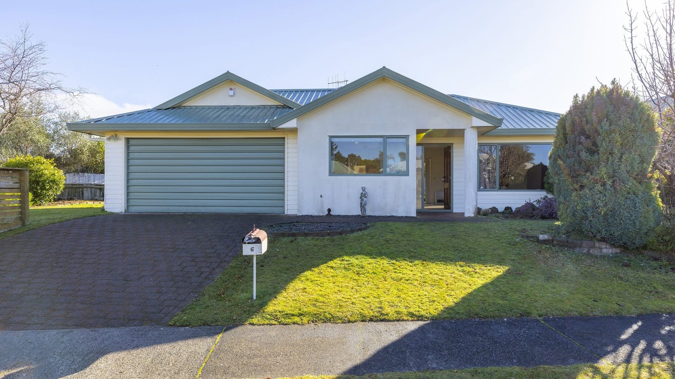 6 Balmoral Drive, Hilltop, Taupo - Carousel 1