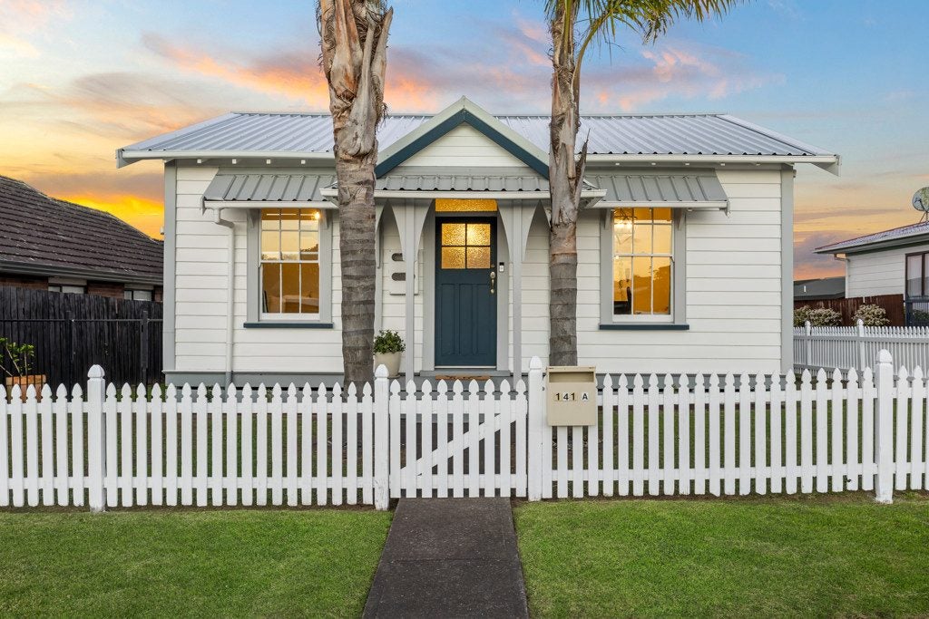 1/141 Colwill Road, Massey, Auckland - Carousel 1