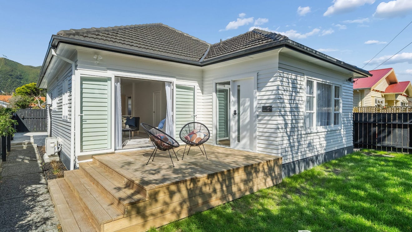 2/12 Trafalgar Street, Waiwhetu, Lower Hutt - Carousel 1