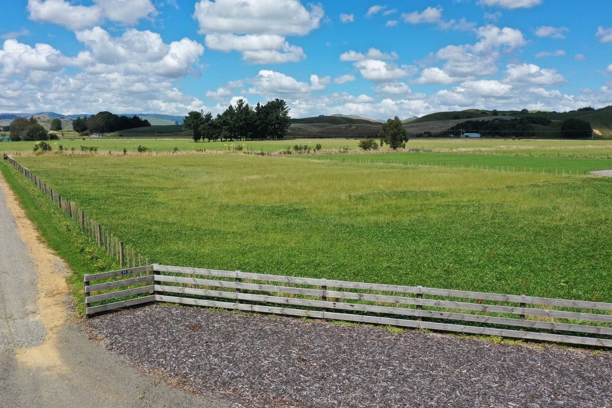 48 Oparatai Road, MANGATAINOKA, PAHIATUA - Carousel 2