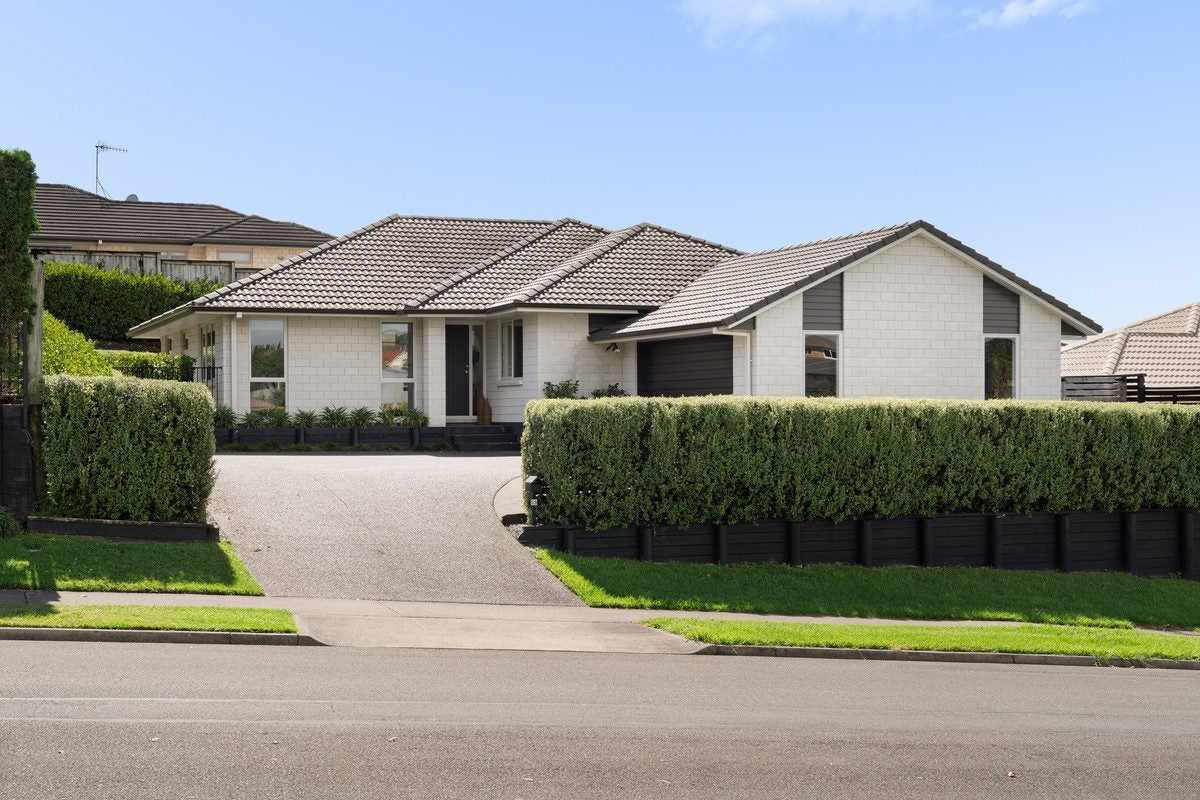 55 Inverness Drive, Pyes Pa, Tauranga - Carousel 1