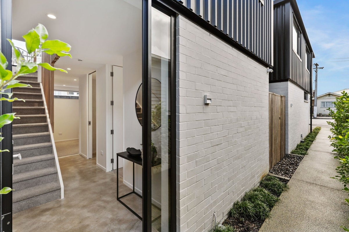 7B Manor Place, Point Chevalier, Auckland - Carousel 1