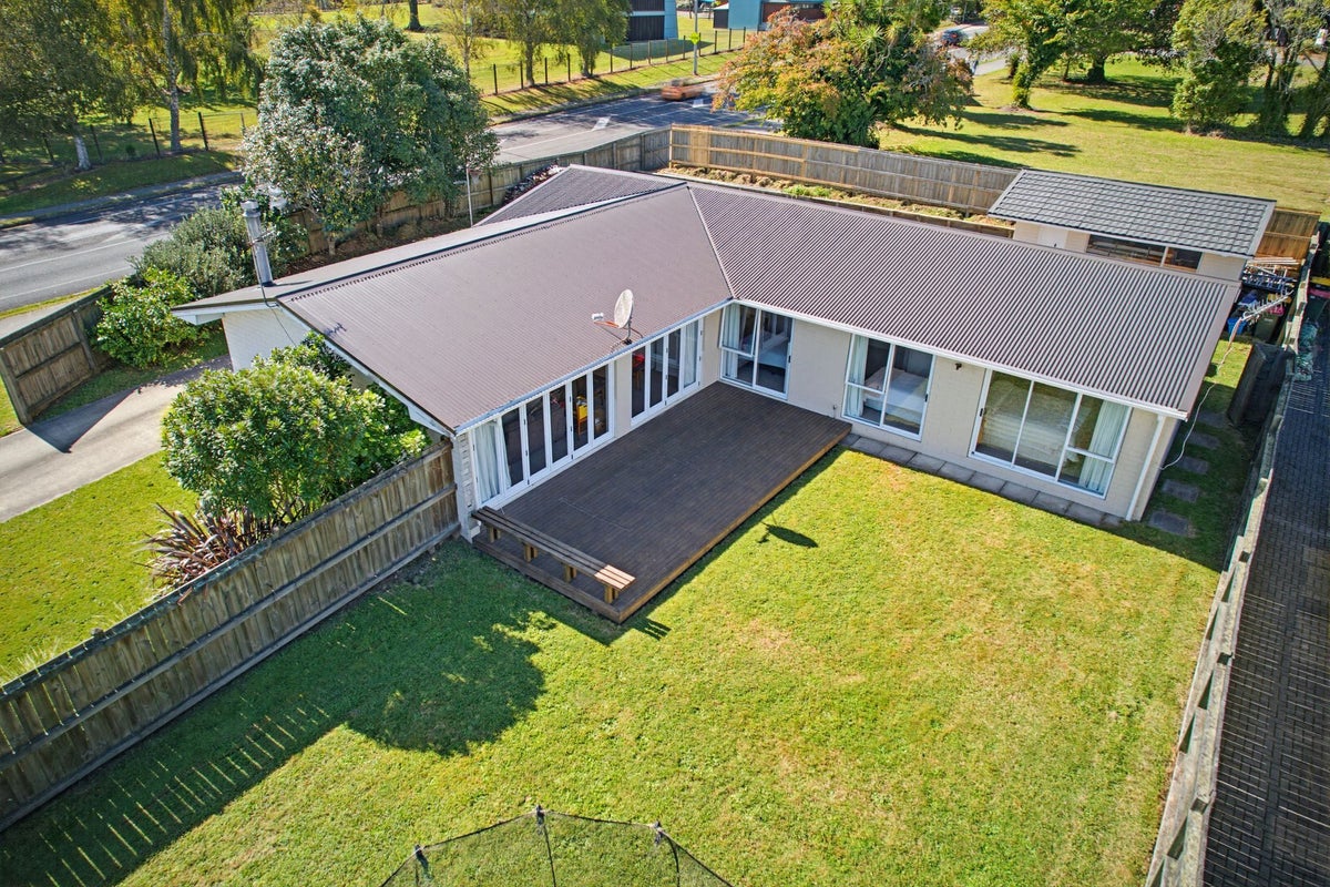 2 Awatea Terrace, Lynmore, Rotorua - Carousel 1
