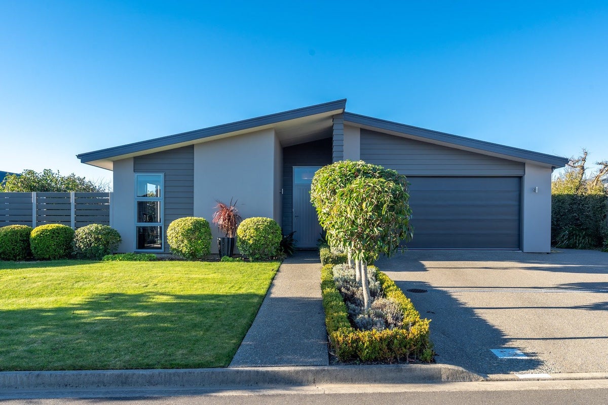 6 Calla Grove, Richmond, Richmond - Carousel 1