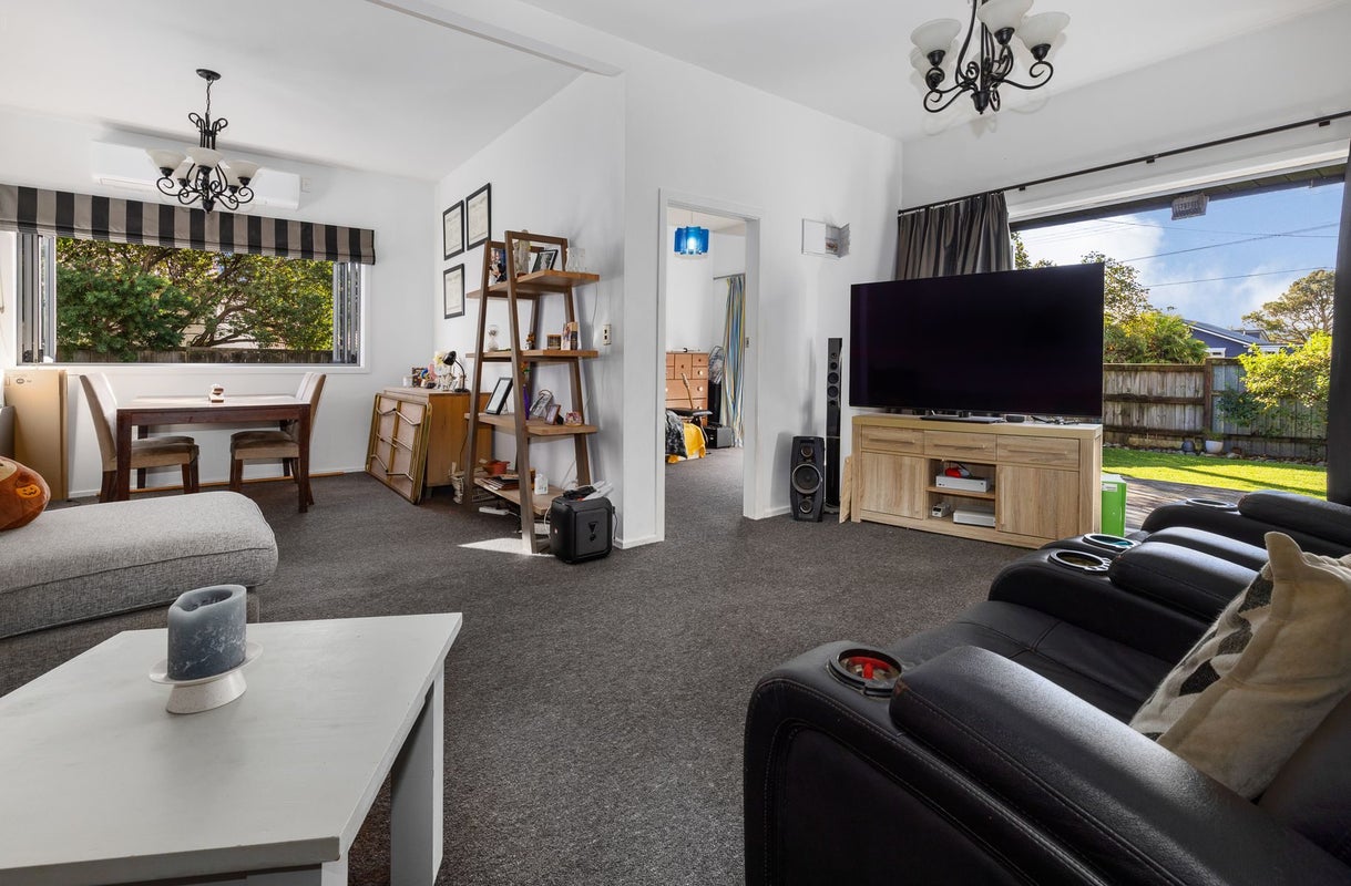 12 Rimutaka Street, Paraparaumu - Carousel 2