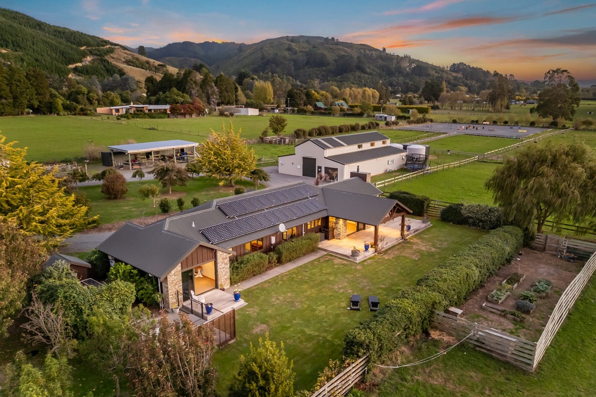 61A Colletts Road, Mangaroa, Upper Hutt - Carousel 1