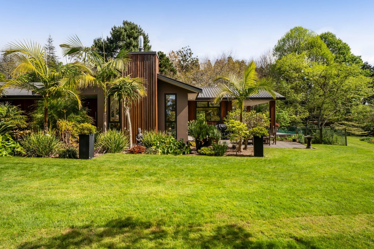1405 South Road, Kaitake, New Plymouth - Carousel 1