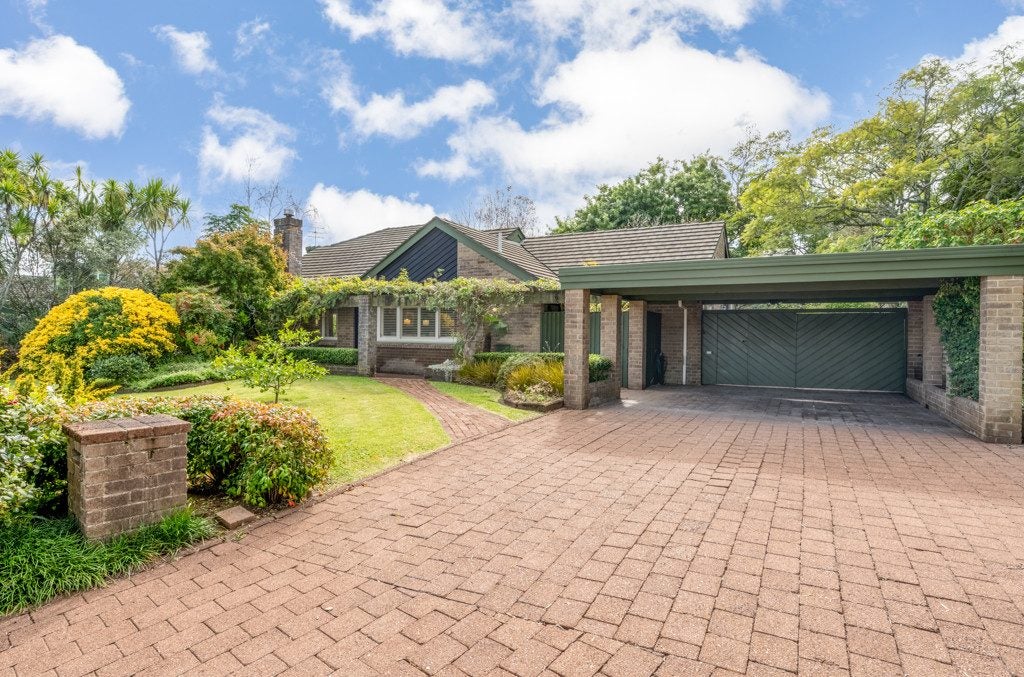 24 Ganymede Place, Half Moon Bay, Auckland - Carousel 1