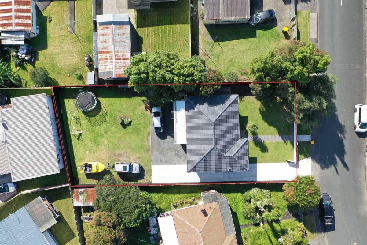 1 Coburg Street, Henderson, Auckland - Carousel 2