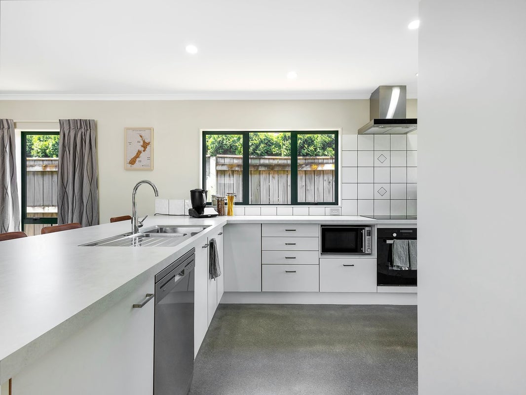2 Hanna Place, Havelock North, Havelock North - Carousel 2
