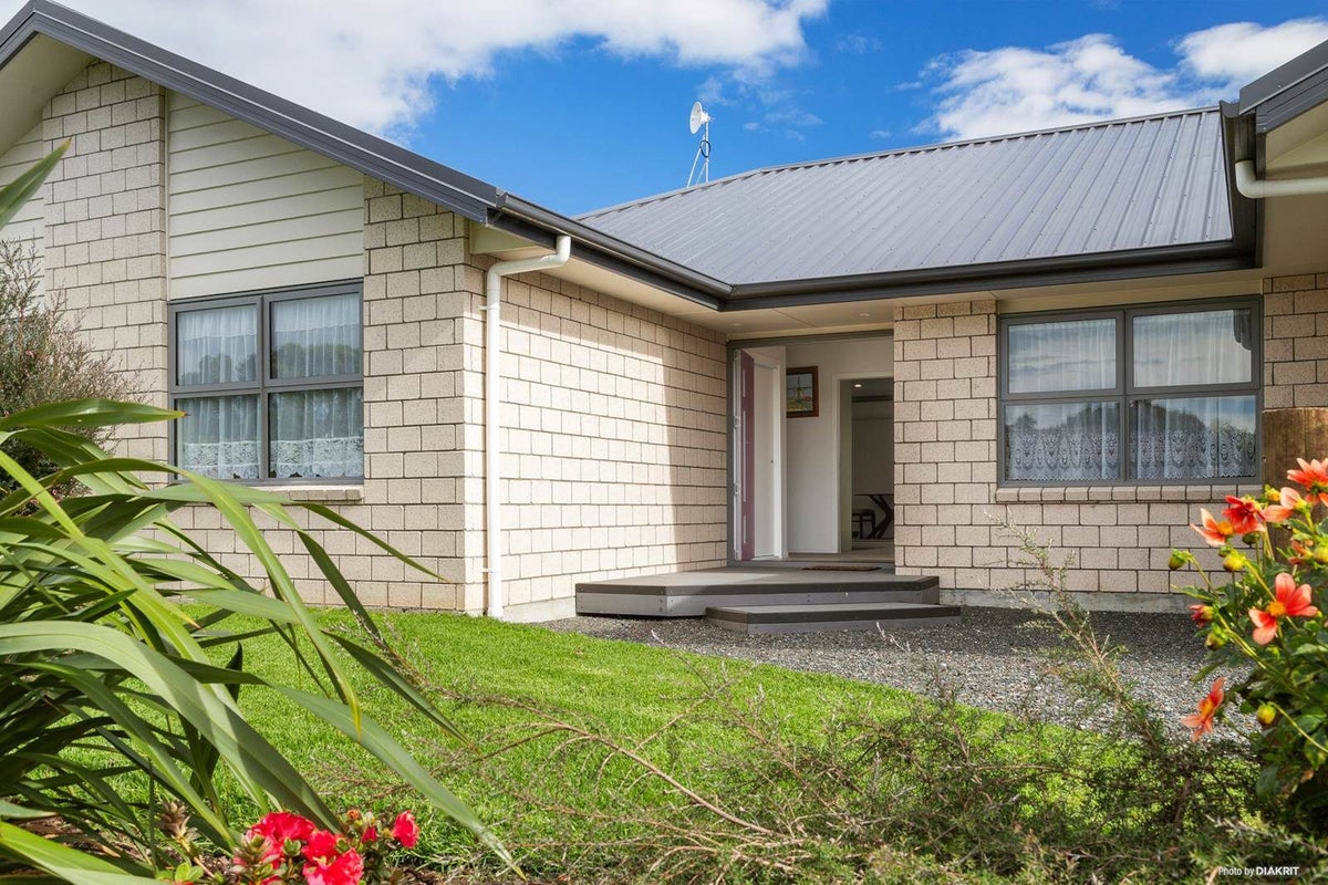 9 Mylindas Road, WHAKATIWAI, MIRANDA - Carousel 2