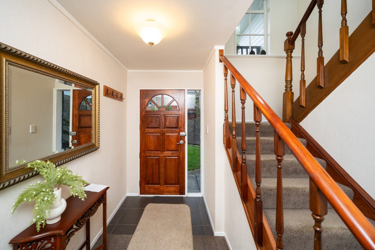 12 Newnham Court, Tawa, Wellington - Carousel 2
