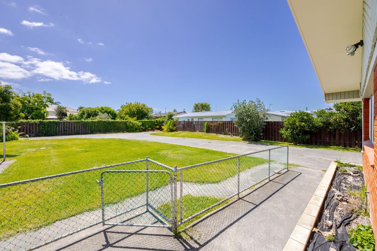 16 Anderson Road, Taradale, Napier - Carousel 1