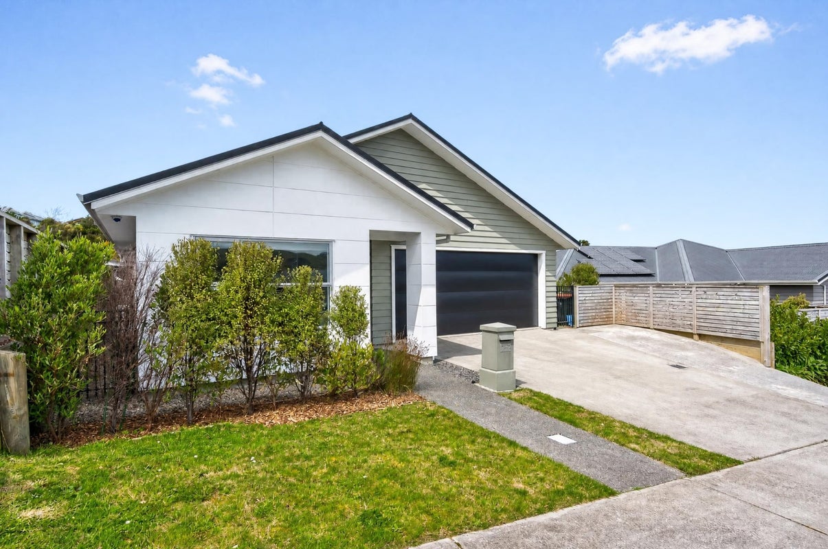 142 Waipounamu Drive, Kelson, Lower Hutt - Carousel 1