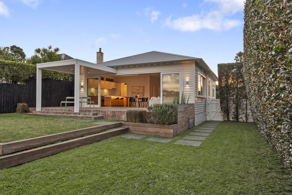 22 Huntingtree Avenue, Sandringham, Auckland - Carousel 2