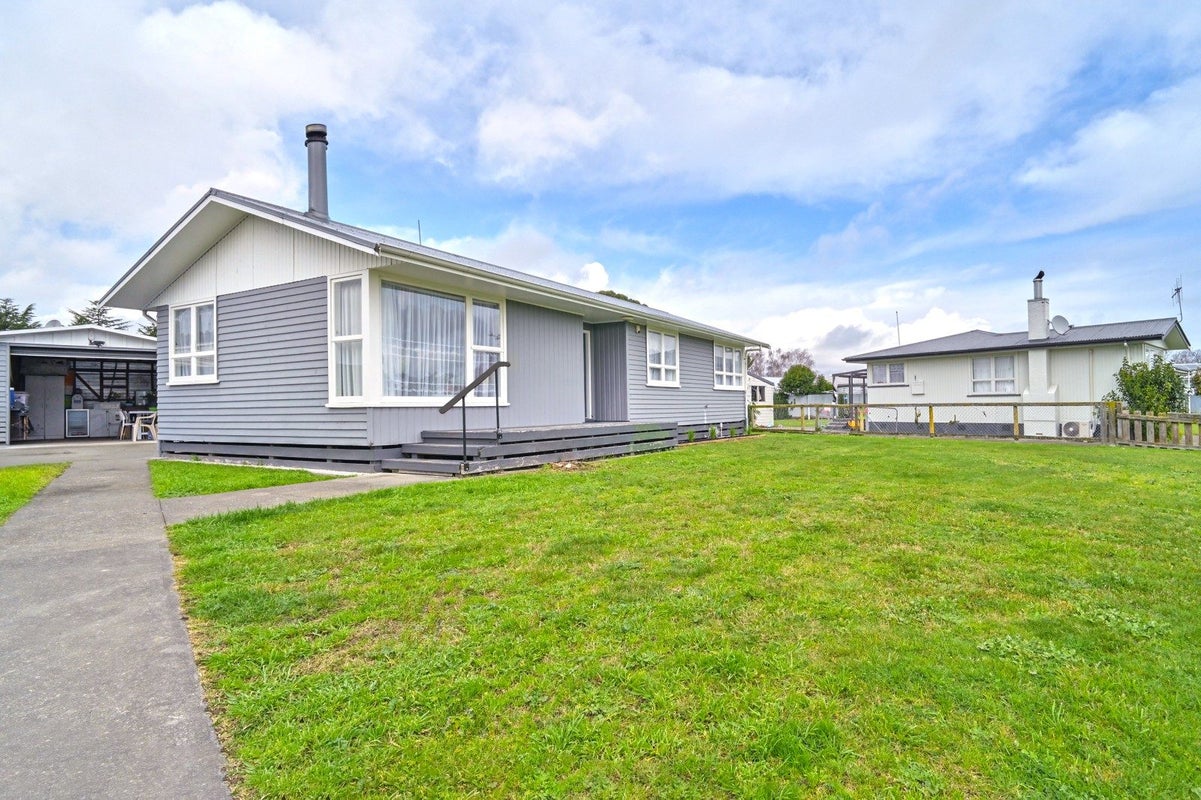 12 Liverpool Crescent, Flaxmere, Hastings - Carousel 1