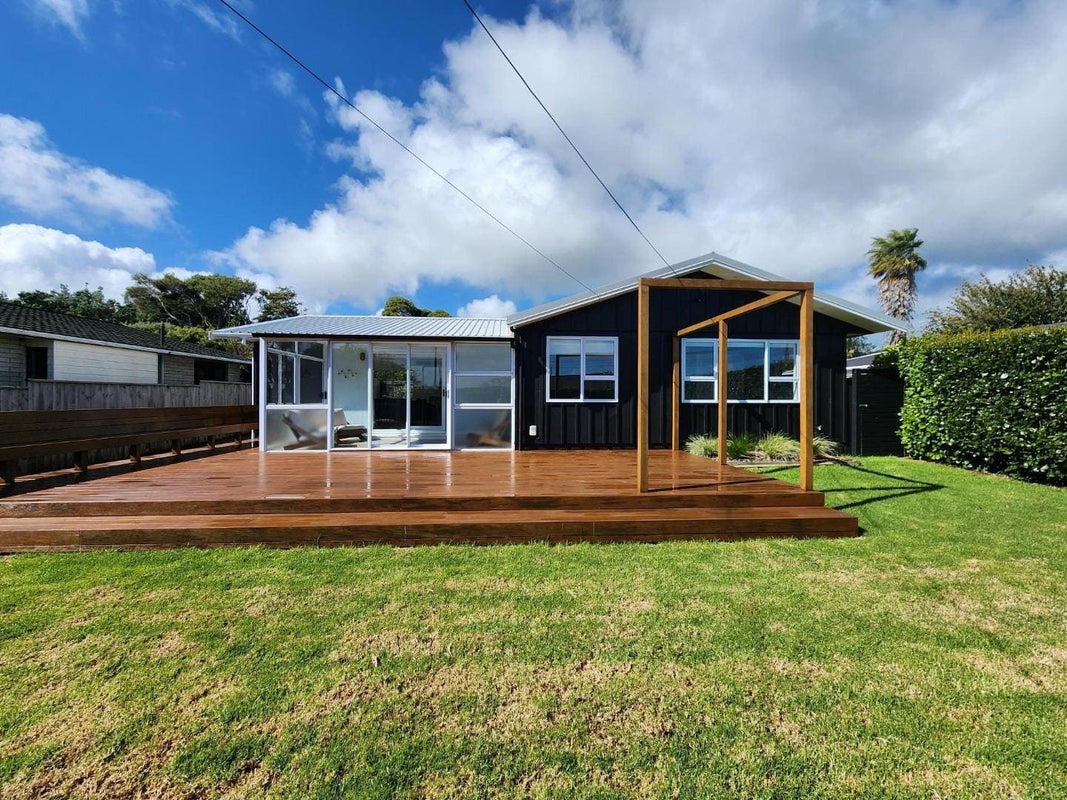 8 Hussey Street, Oakura, Oakura - Carousel 1