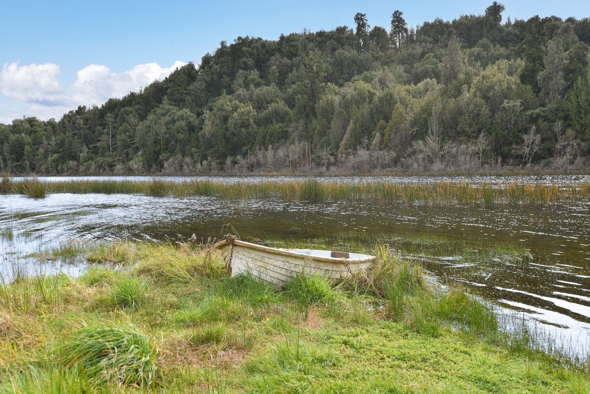33 State Highway 30, Lake Rotoma, Rotorua - Carousel 23
