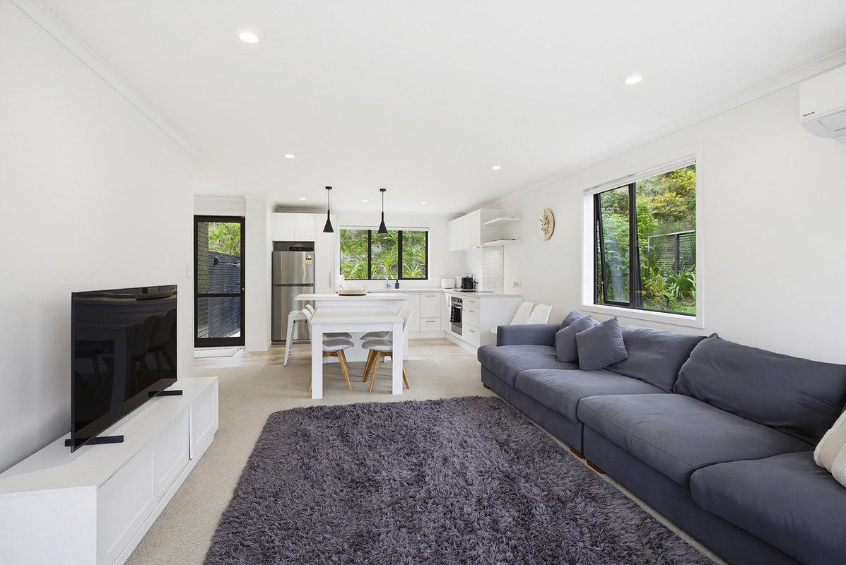 15 Holystone Road, Whitby, Porirua - Carousel 2