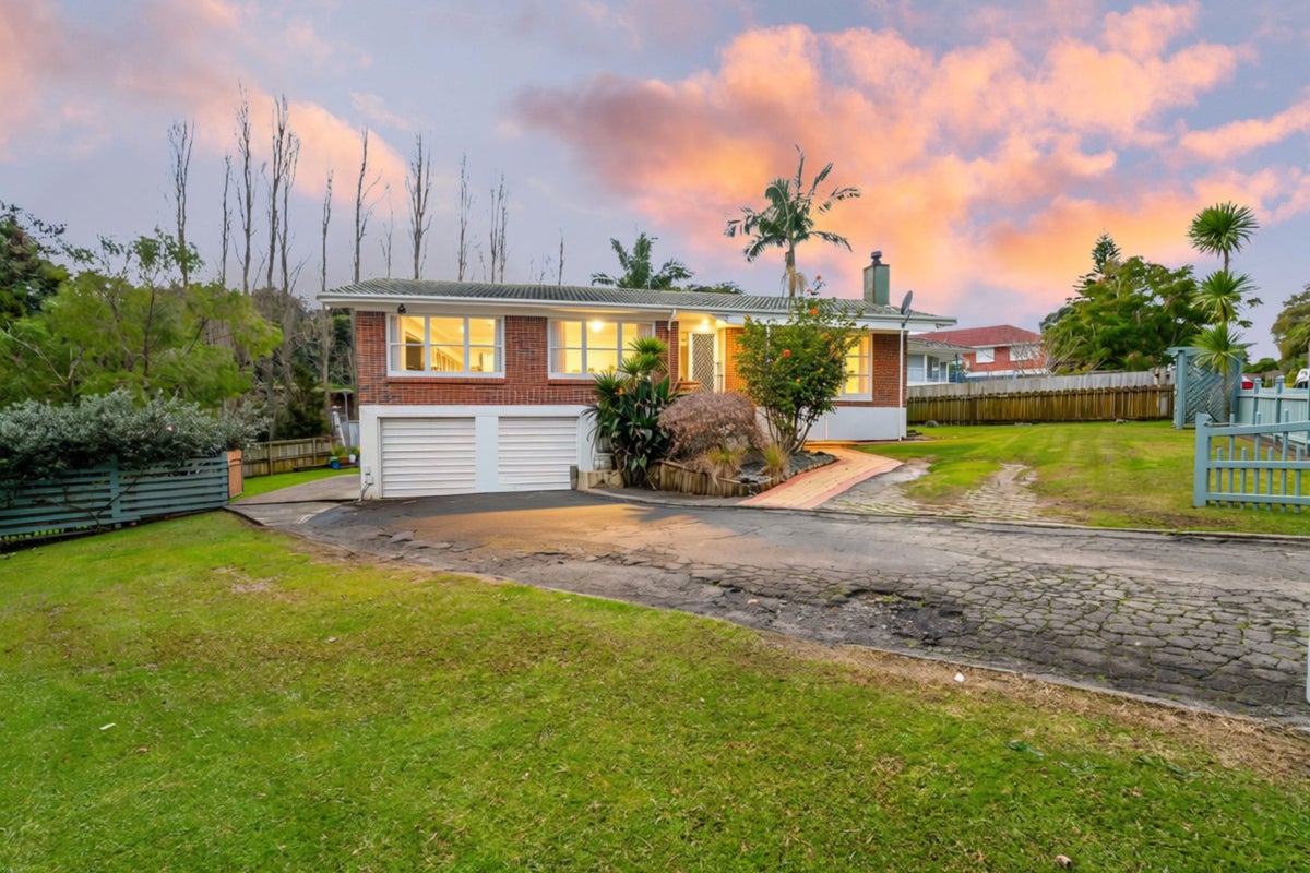 26 Walpole Avenue, Hillpark, Auckland - Carousel 1