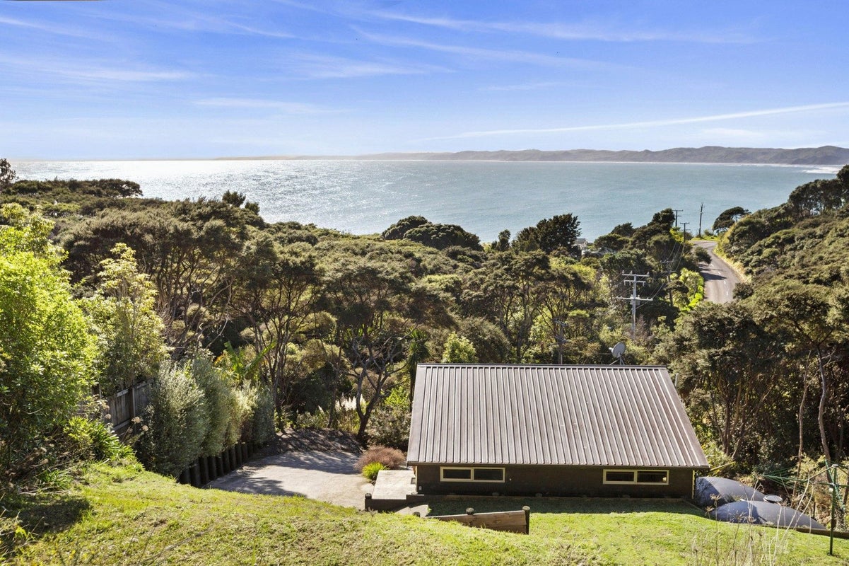 33 Whaanga Road, Raglan, Raglan - Carousel 1