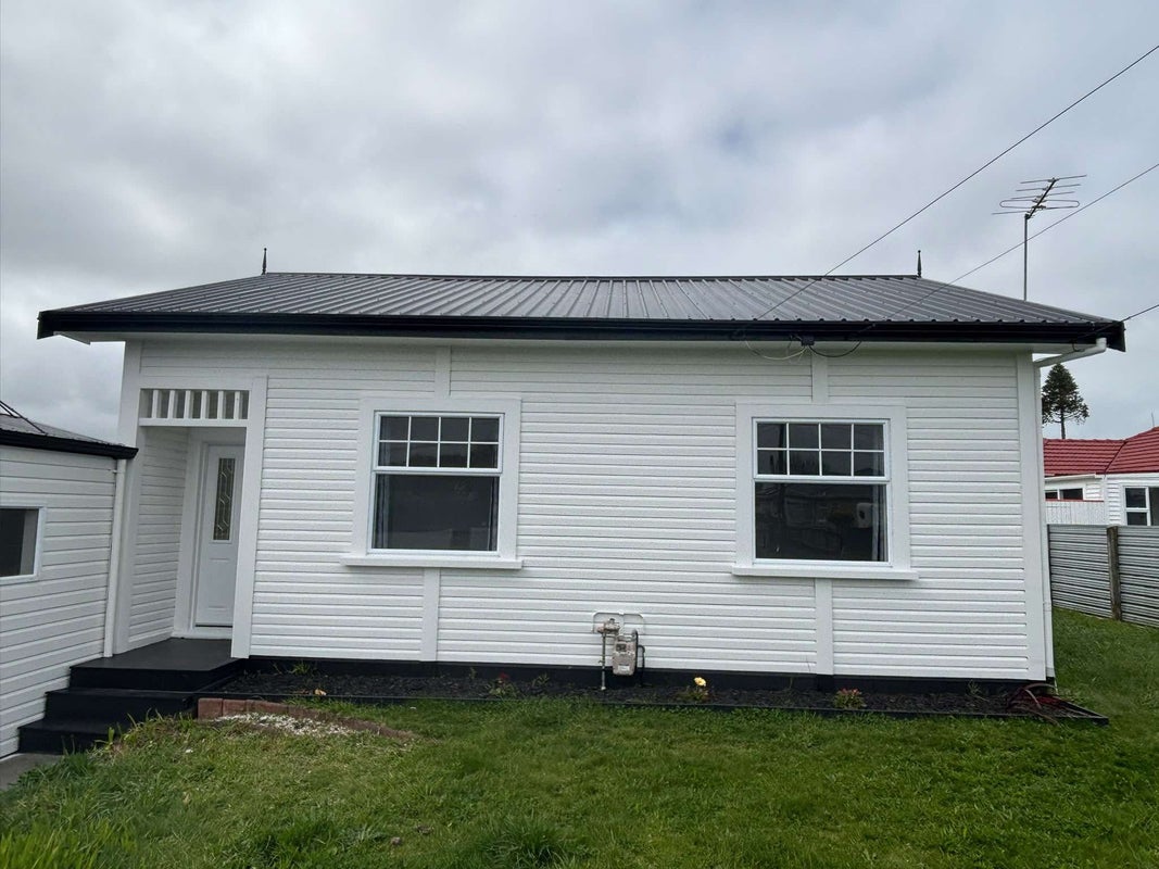 10 Clive Street, Hawera - Carousel 1