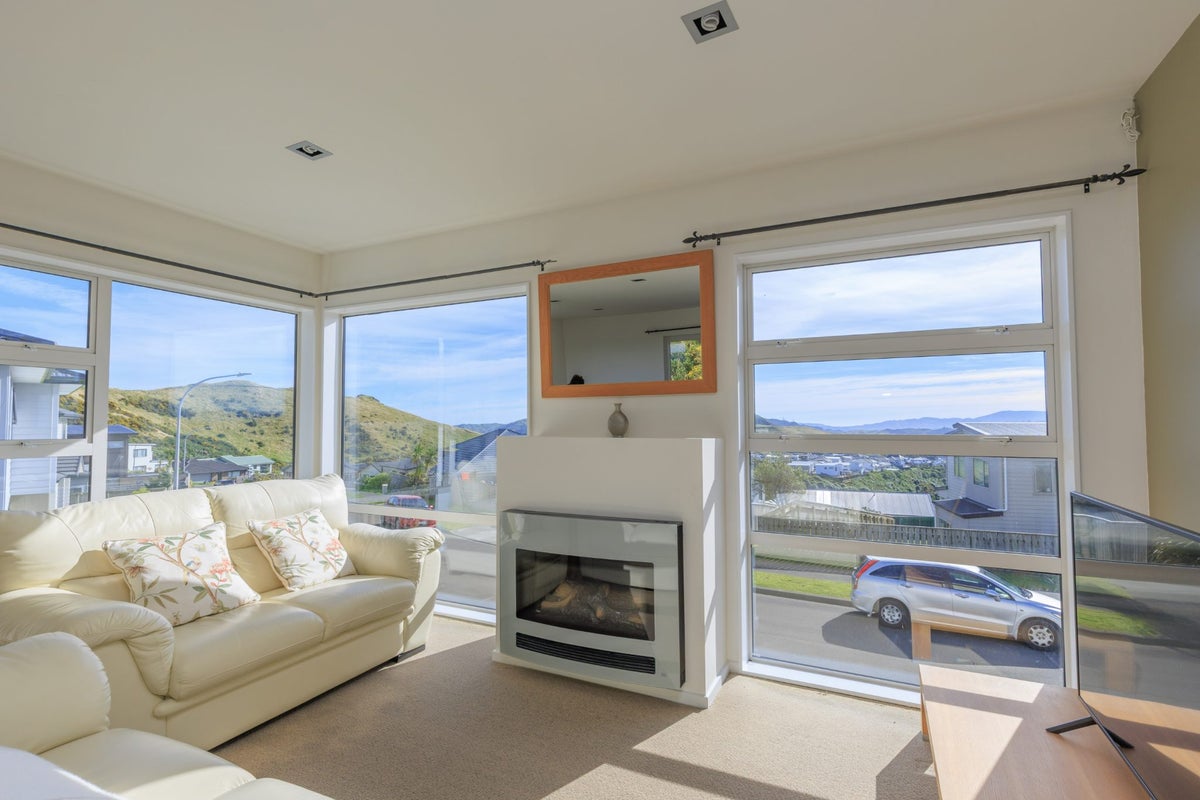 15 Comber Place, Johnsonville, Wellington - Carousel 2