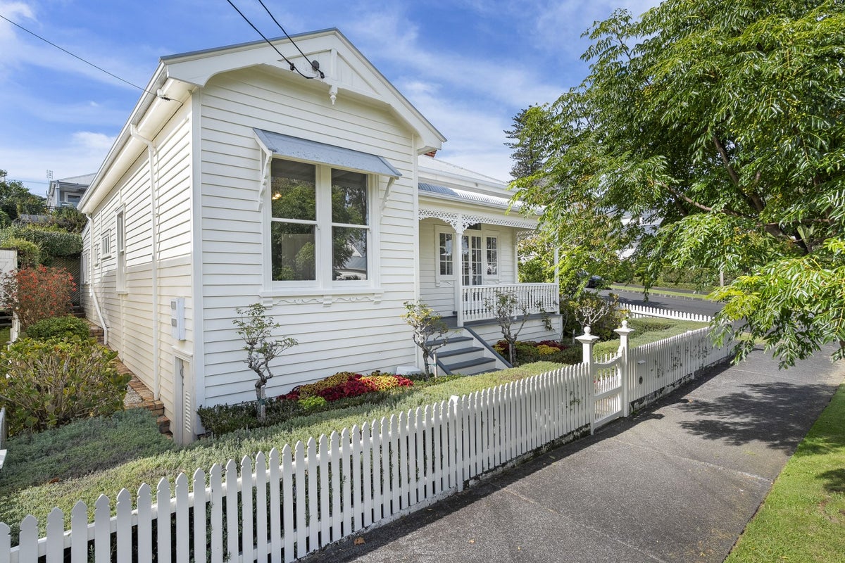 6 Pentland Avenue, Mount Eden, Auckland - Carousel 1
