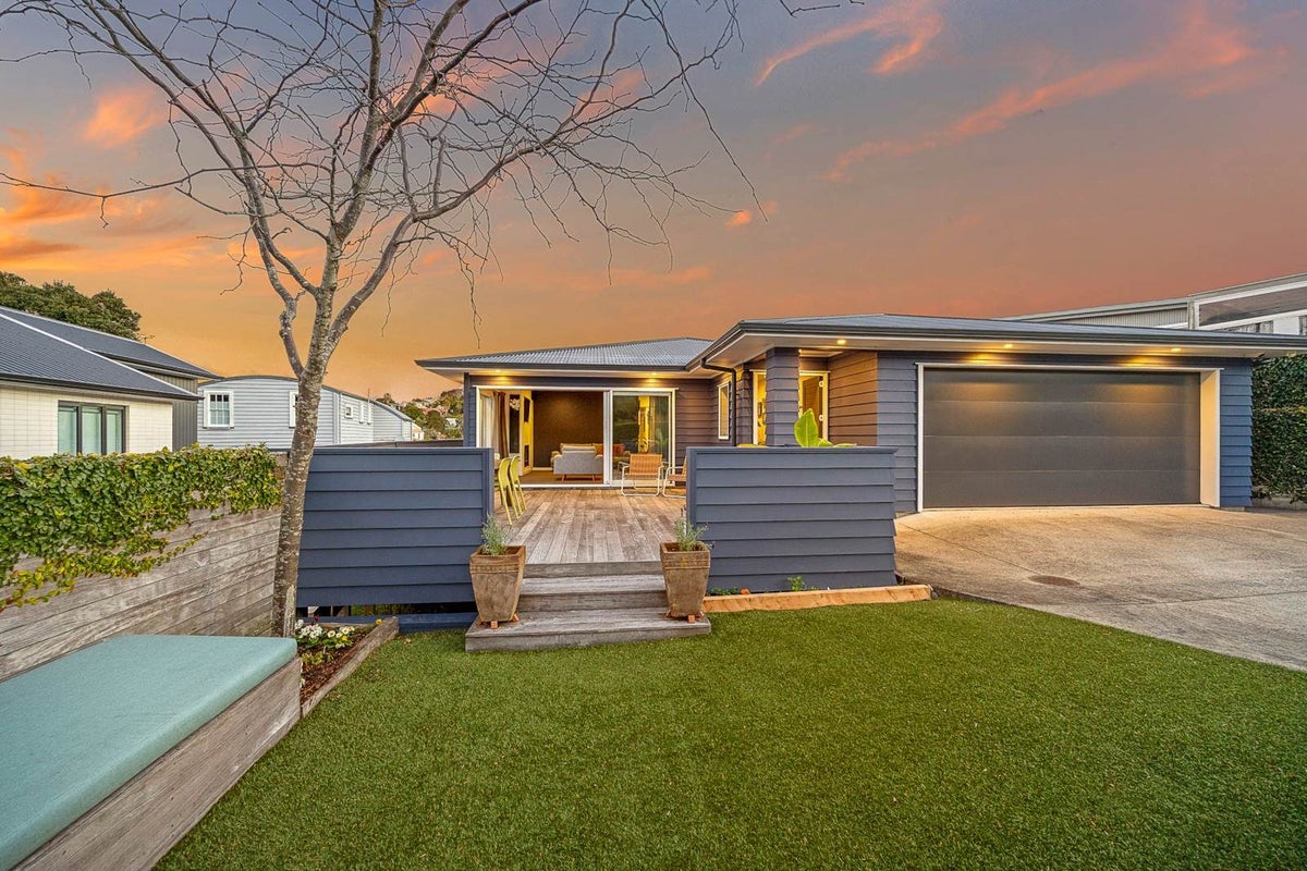 14 Wyoming Avenue, Murrays Bay, Auckland - Carousel 1