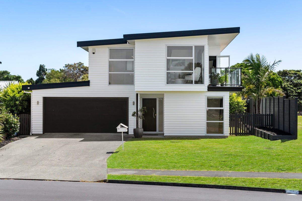 15 Halyard Place, Te Atatu Peninsula, Auckland - Carousel 1