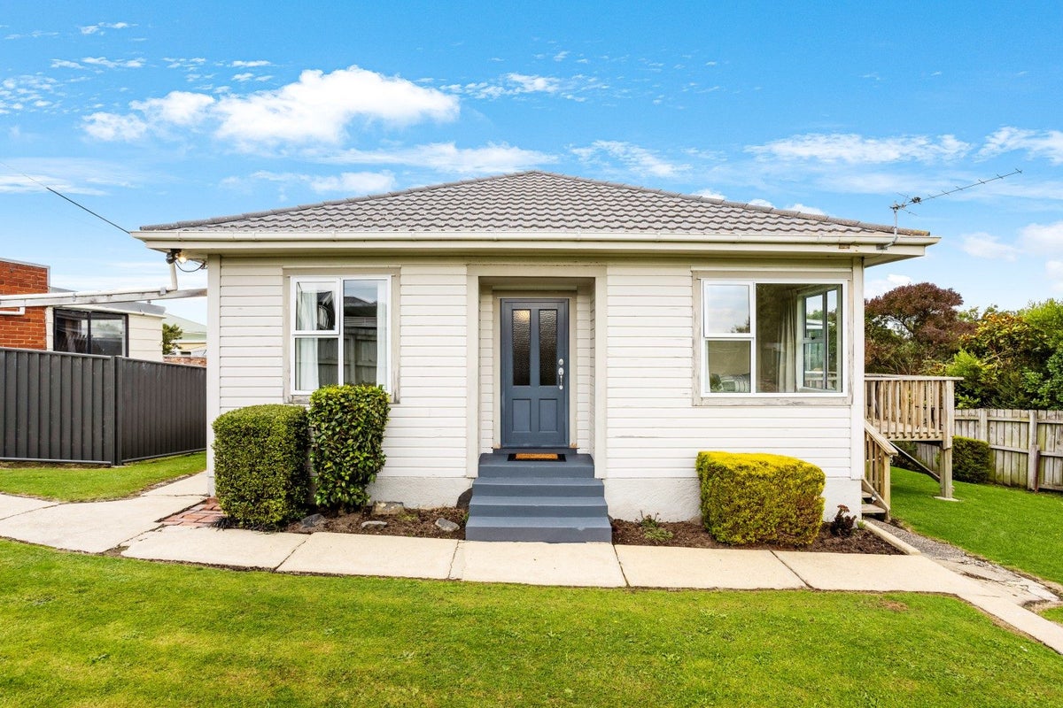 114 Tomahawk Road, Andersons Bay, Dunedin - Carousel 1